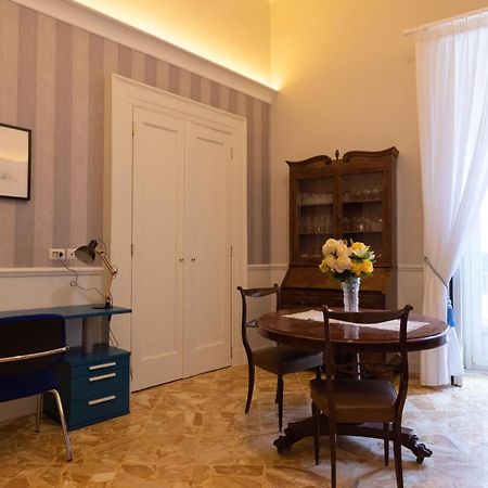 Casa Gagliardi Bed & Breakfast เนเปิลส์ ภายนอก รูปภาพ